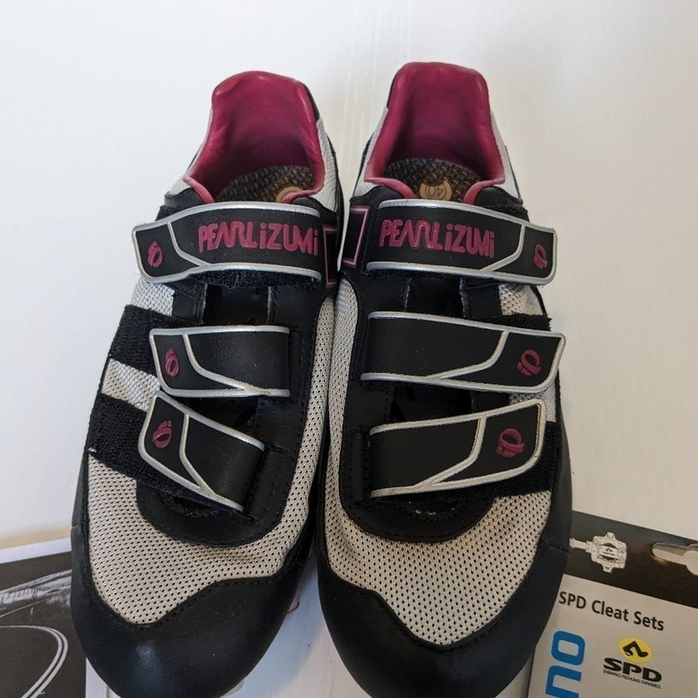 Pearl Izumi NWB‎ Mountain Shoes size 40